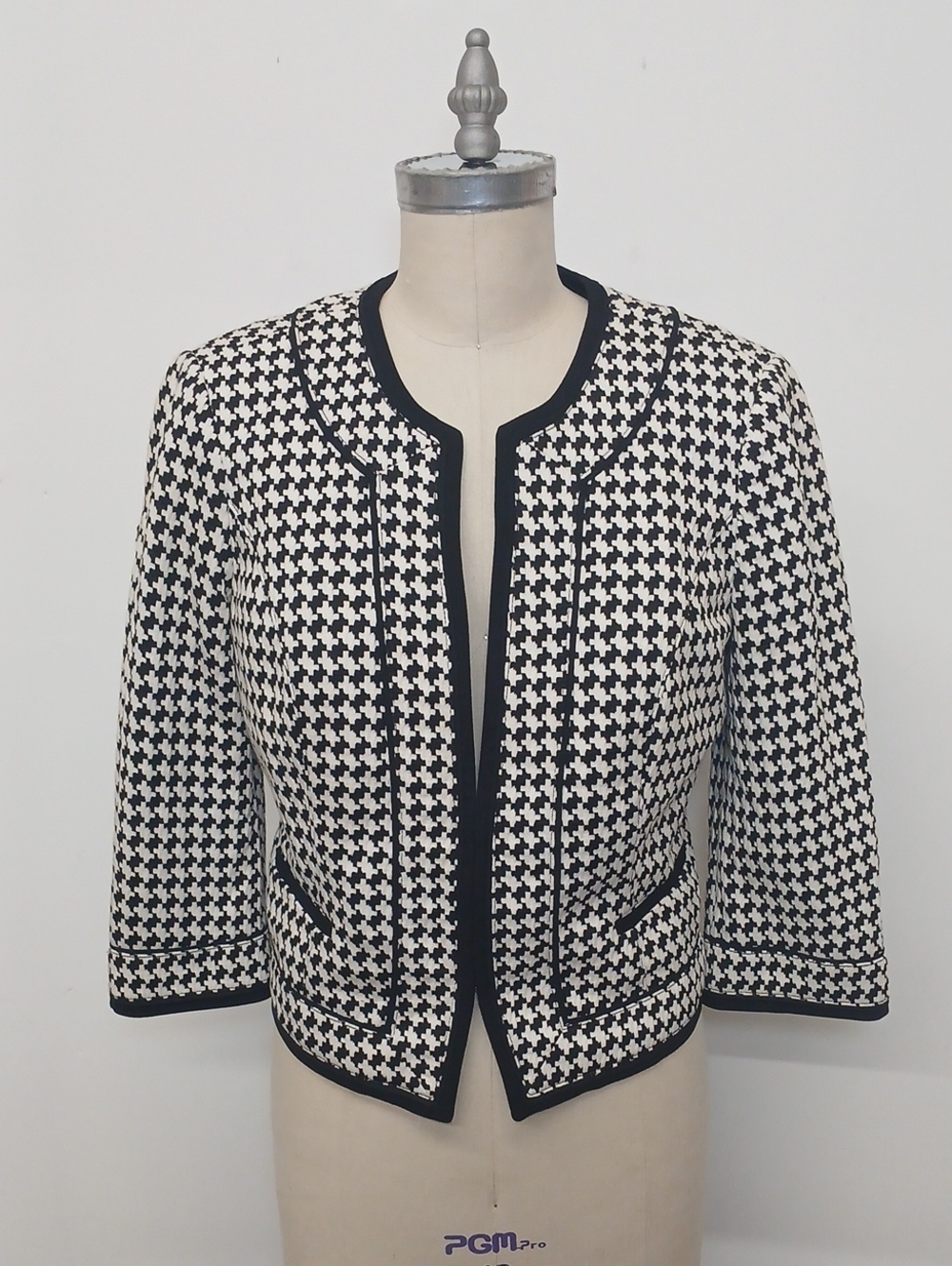 White House.black Market Women's Black & White Houndstooth Bolero Jacket
